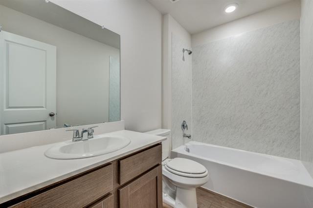 Building Photo - 3925 Limestone Blf Dr