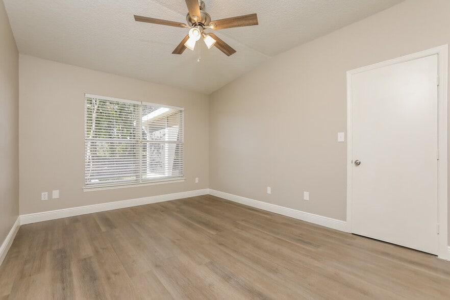 Building Photo - 7952 Soft Pine Cir