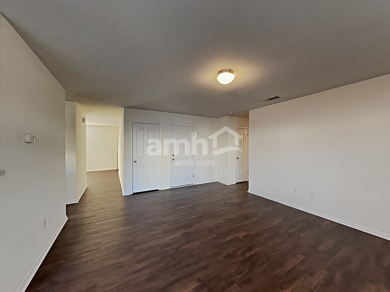Building Photo - 6236 Leslie Dr