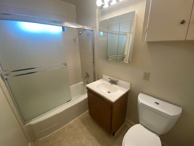 Building Photo - Cozy Monterey Home!