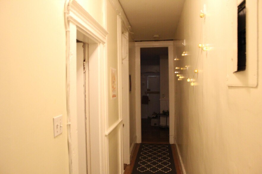Building Photo - 447 Park Dr