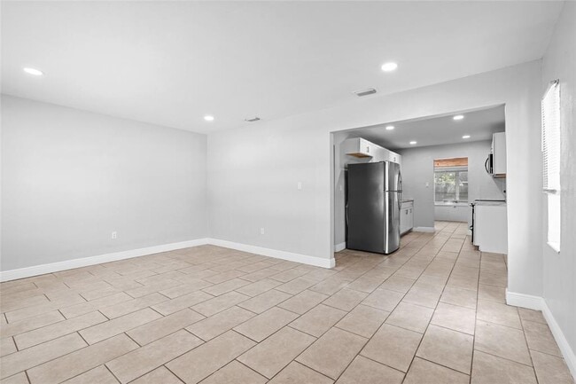 Building Photo - 308 38th St S
