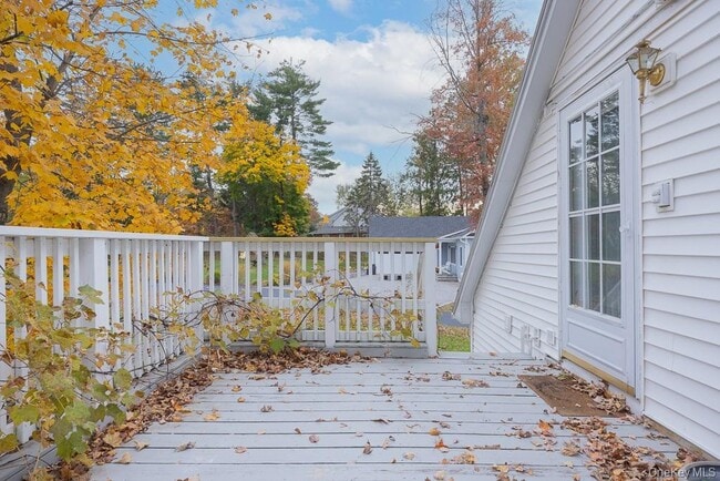 Building Photo - 17 Old Lake Rd