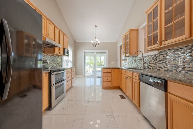 Building Photo - 1701 Stratford View Dr