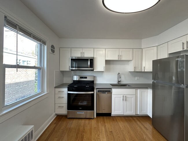 Building Photo - 2750 W North Shore Ave