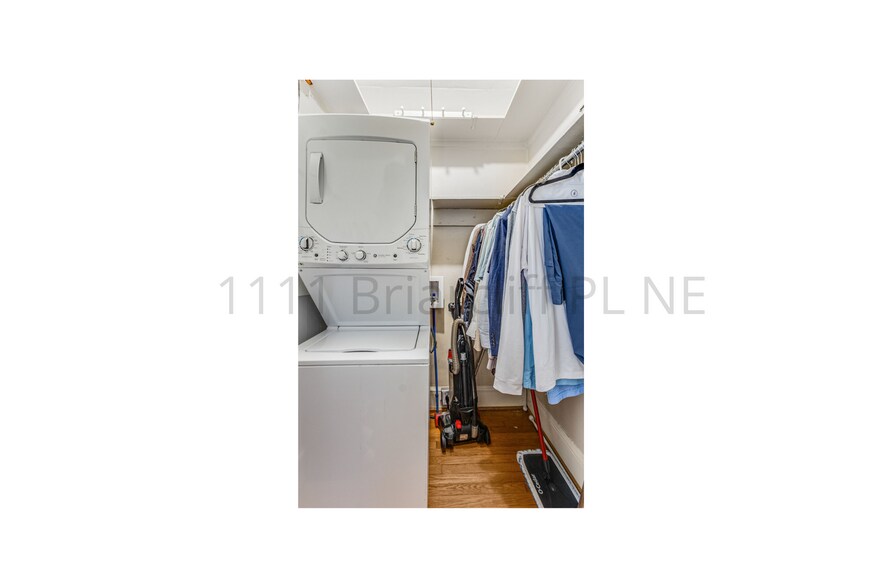 Building Photo - 1111 Briarcliff Pl NE