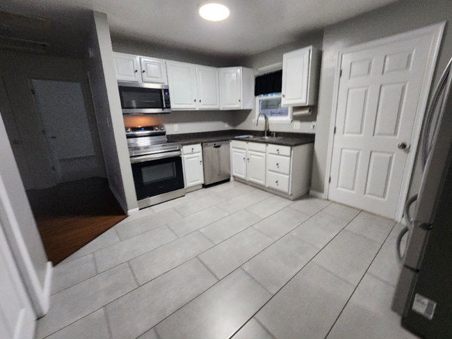 Building Photo - 300 Hurdle Dr