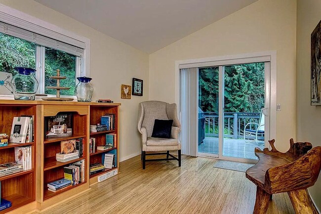 Building Photo - Stunning Sound & Olympic Mountain View Home in North Admiral