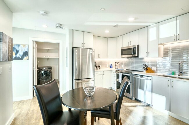 Building Photo - 1 Chestnut St