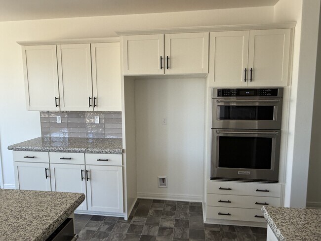 Building Photo - 4470 Hickory Ct