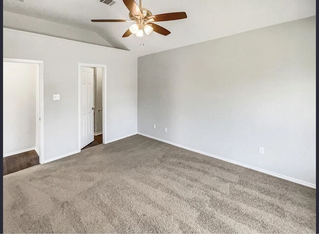 Building Photo - 6808 Driffield Cir E