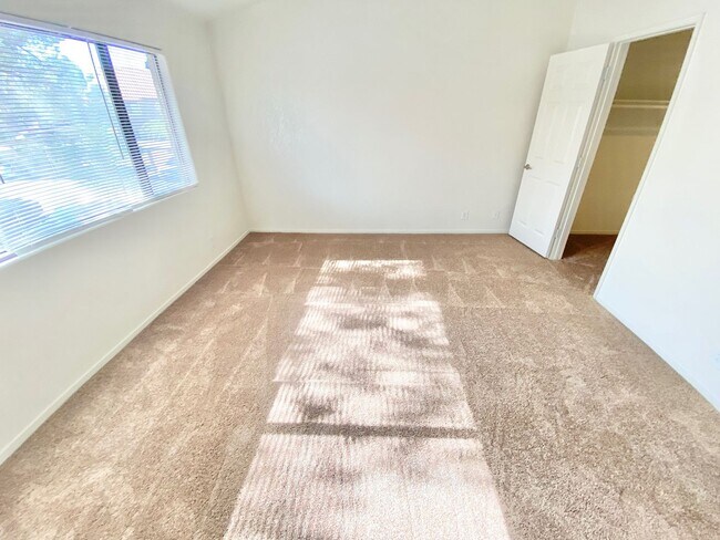Building Photo - CHARMING SOUTHWEST LAS VEGAS CONDO WITH COMMUNITY AMENITIES