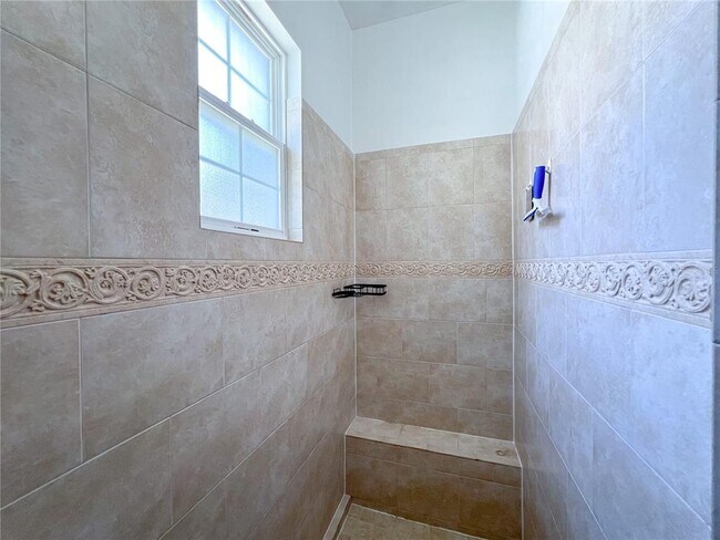 Building Photo - 9048 SW 76th Ave