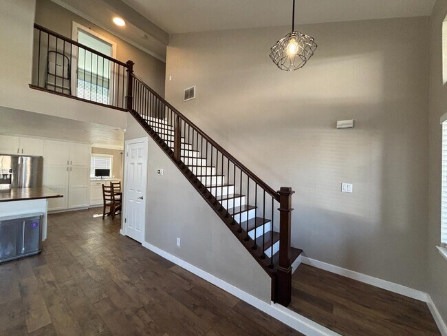 Building Photo - 430 Inverness Way