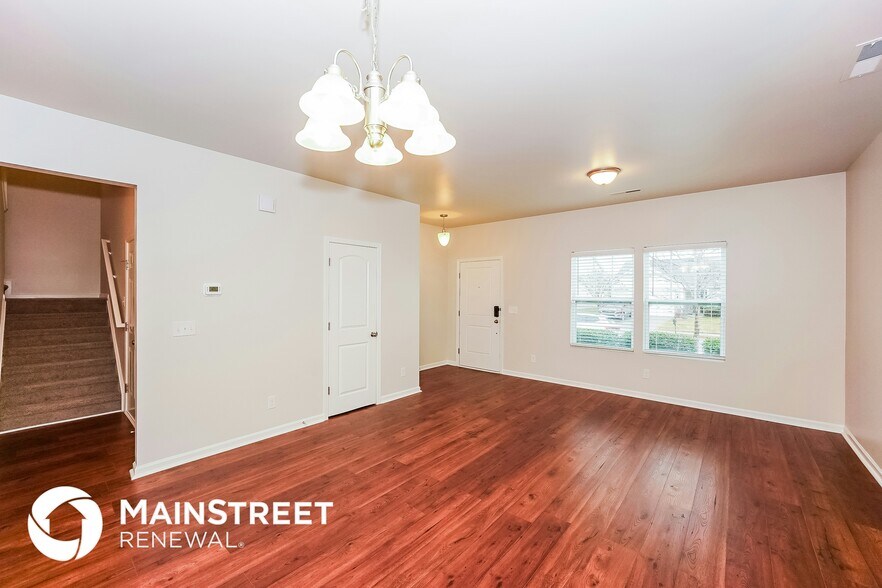 Building Photo - 12876 Mustang Dr