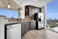 Building Photo - Gorgeous Unit + 4 Week Free - Downtown!