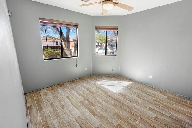 Building Photo - 4663 S Valley Rd