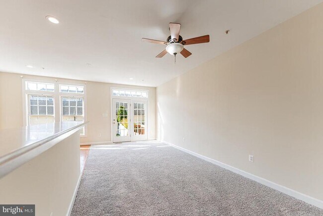 Building Photo - 3874 Carriage Hill Dr