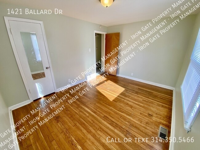 Building Photo - 1421 Ballard Dr