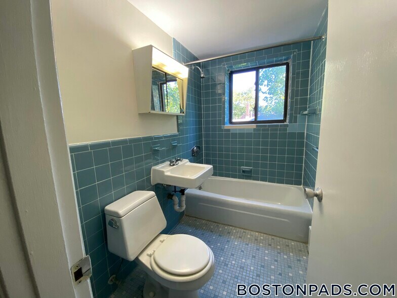 Building Photo - 15 Chester St