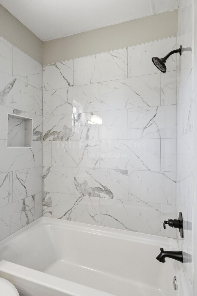 Building Photo - 2406 Kirby Ave