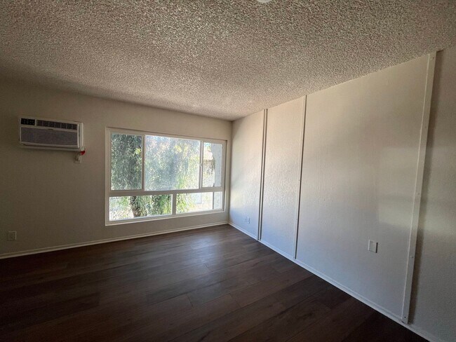 Building Photo - 9010 Tobias Ave