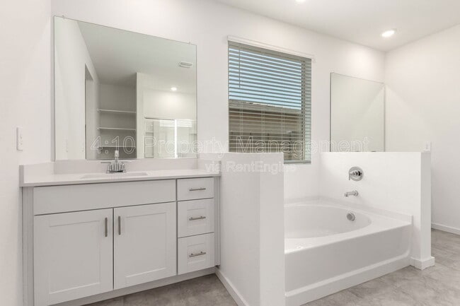 Building Photo - 35405 W Catalan St