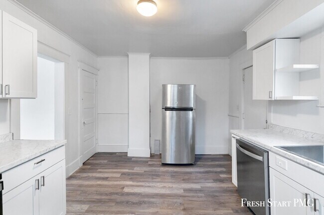 Building Photo - Charming 3-Bedroom Home with Spacious Livi...