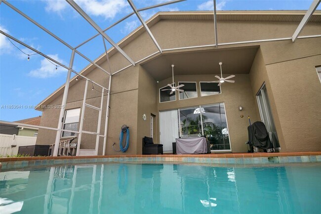 Building Photo - 10327 Meadow Crossing Dr