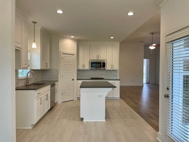 Building Photo - 14030 Trailhead Dr