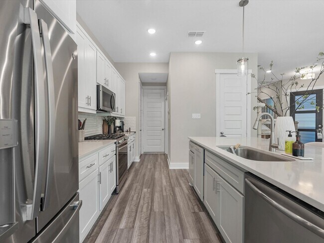 Building Photo - 16011 Mason Run Dr