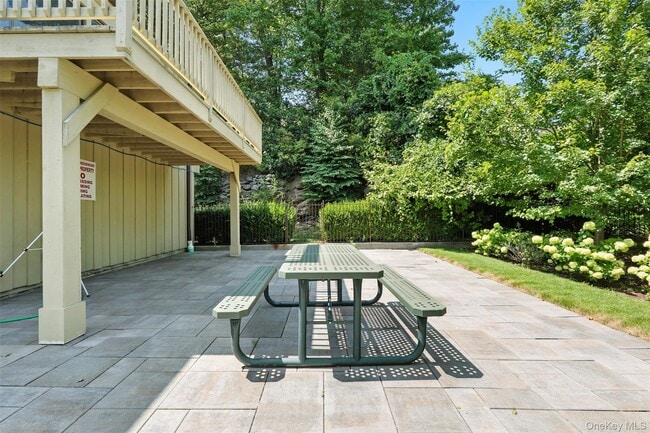 Building Photo - 157 Stonemeadow Dr