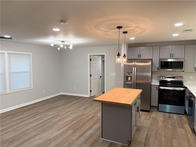 Building Photo - 5136 Jones Rd