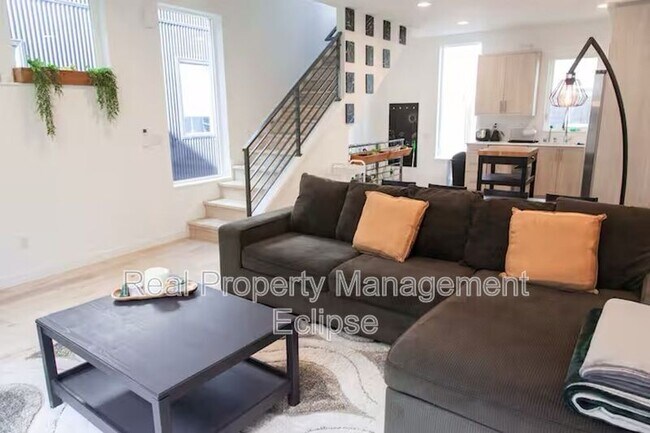 Primary Photo - 8819 Midvale Ave N