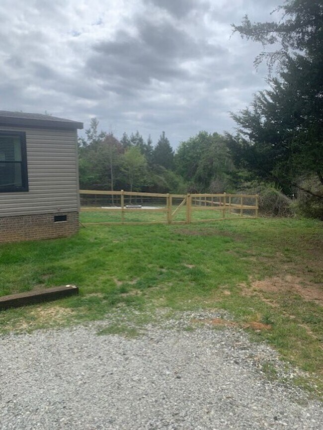 Building Photo - 561 Morris Bridge Rd