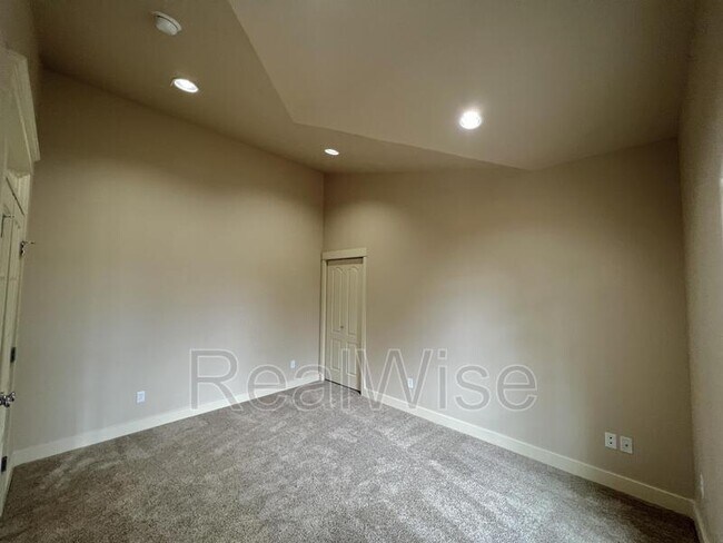 Building Photo - 835 Nutcracker Dr