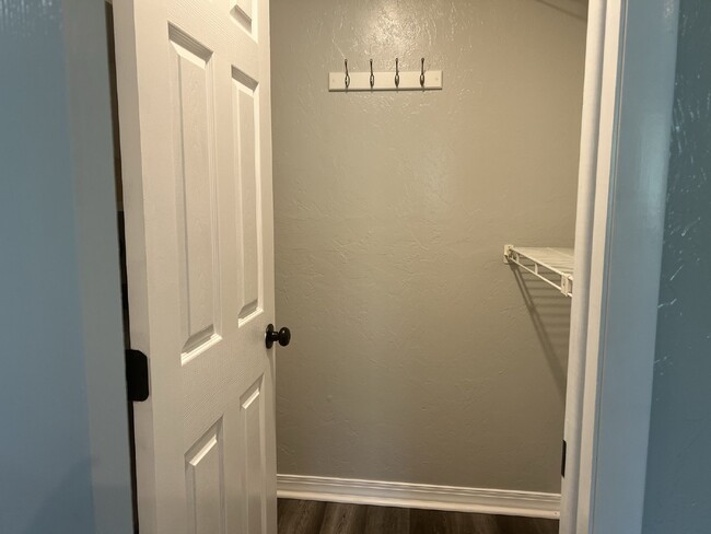 Building Photo - "Charming 2-Bed, 2-Bath Villa with Stunning Lake View"