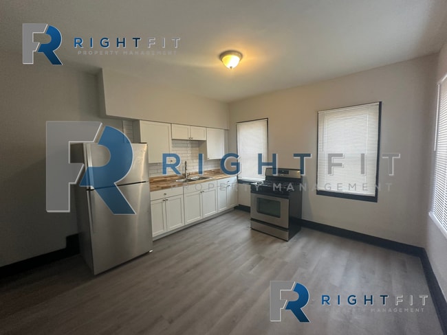 Building Photo - Charming Home in Dayton