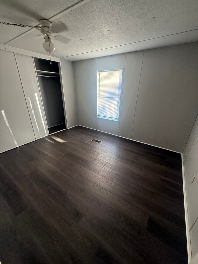 Building Photo - 14136 Little Ranch Rd