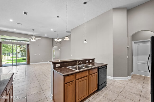 Building Photo - 932 Gallier Pl