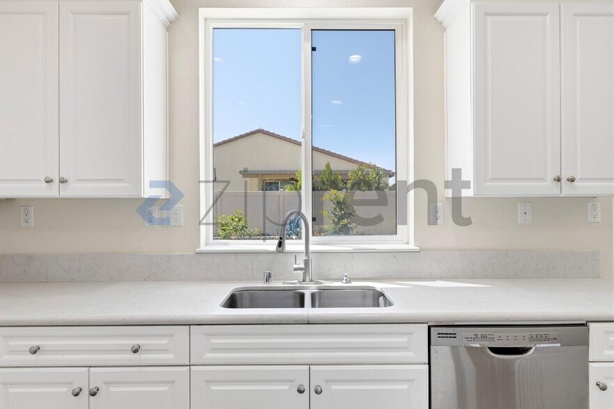Building Photo - Unit