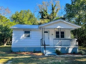 Building Photo - Florida Cottage with a Bonus Room ready for move in!