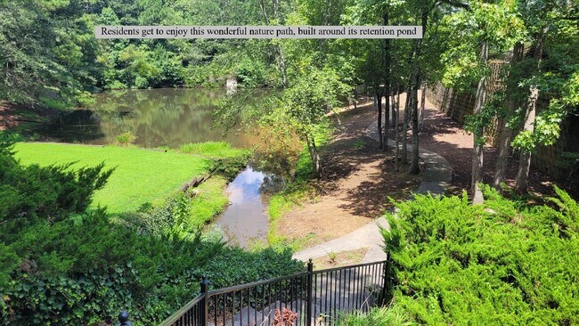 Building Photo - Bright 2-Bedroom Townhome Near Avalon & Downtown Alpharetta