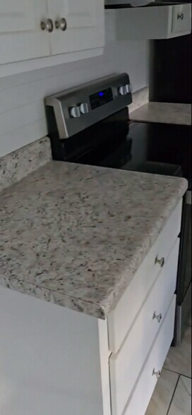 Building Photo - 4970 Gardiner Dr