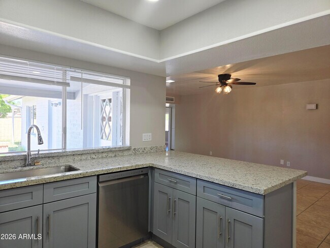 Building Photo - 5132 W Las Palmaritas Dr