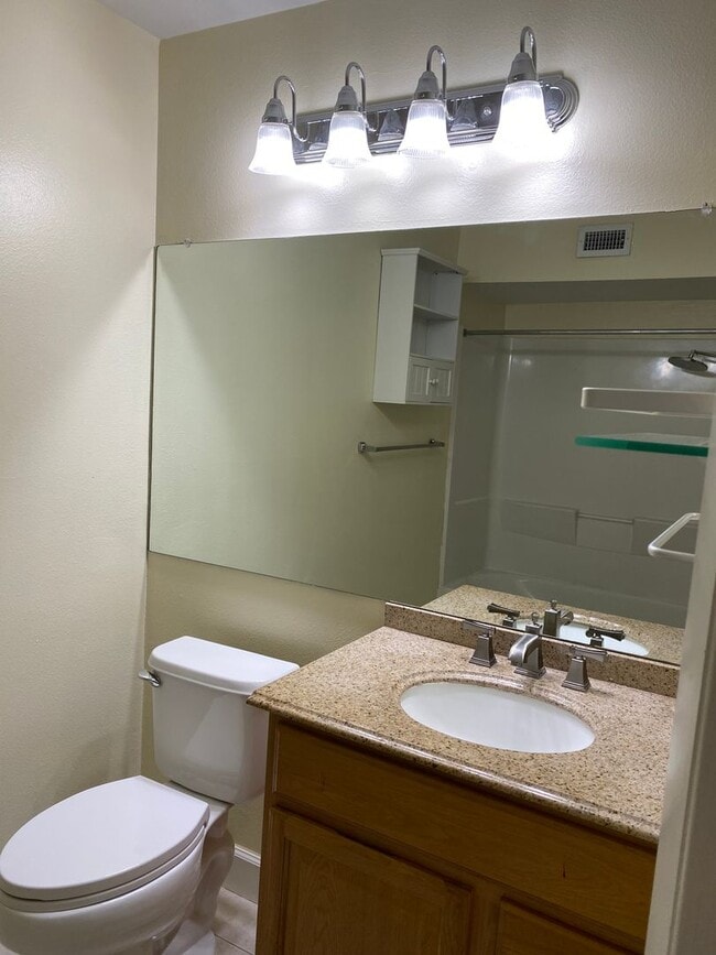 Building Photo - RESORT STYLE, GATED 1ST FLOOR CONDO LOCATE...