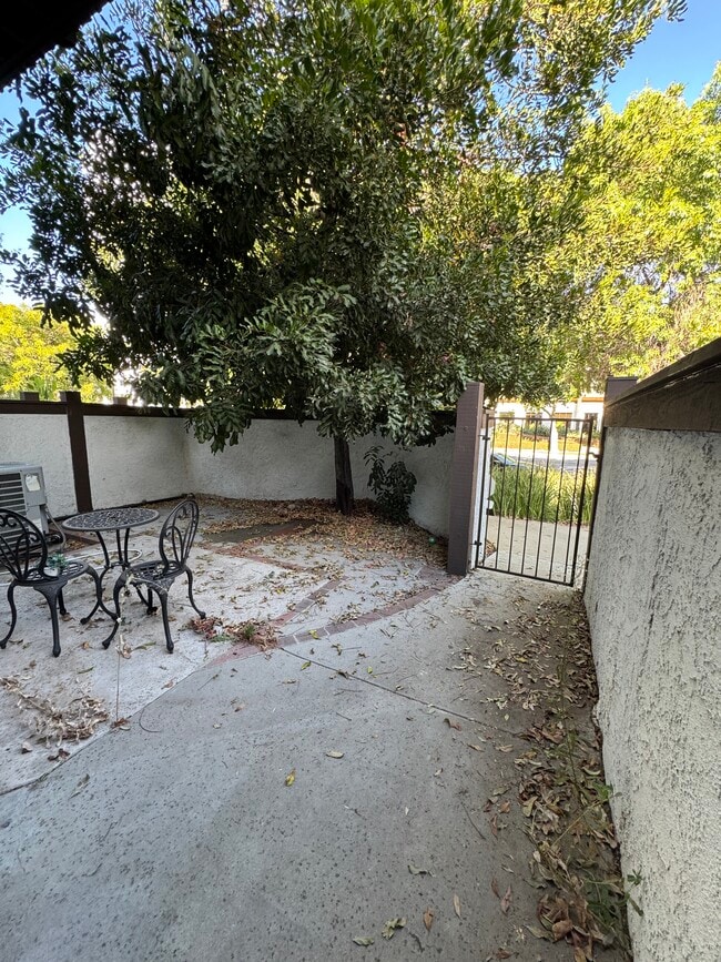 Building Photo - 6255 Canoga Ave