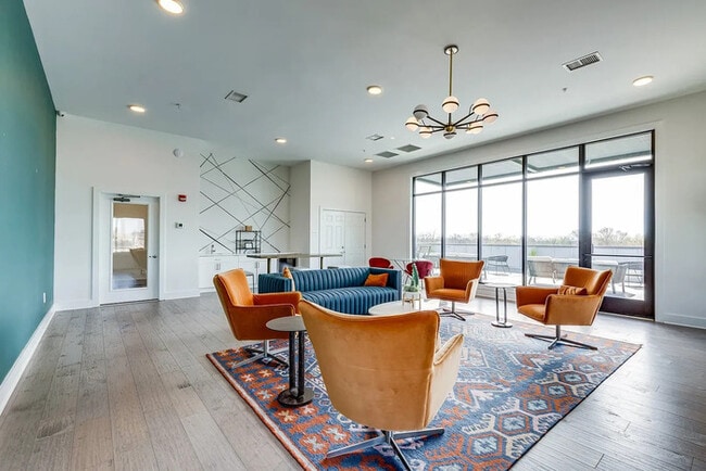 Building Photo - Stylish Updated Apartment Minutes from Downtown