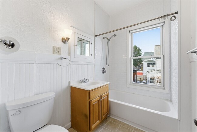 Building Photo - 33 North Blvd