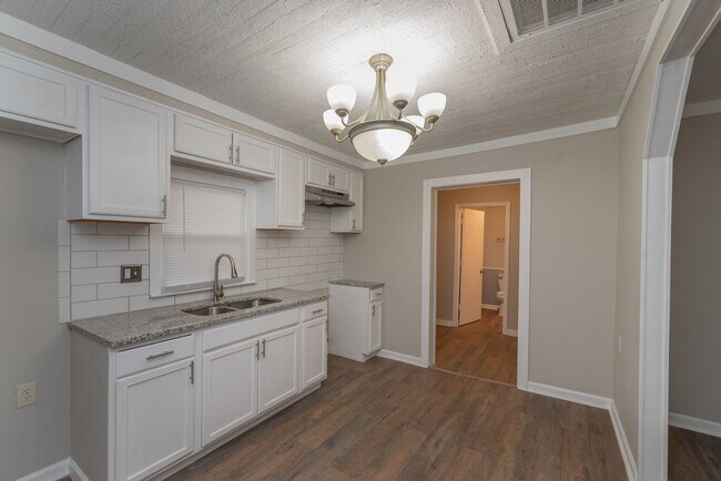 Building Photo - Updated 1 Bed/1 Bath Cottage in Harrisburg Neighborhood - Close to Downtown and Medical District